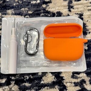 3-in-1 Silicone AirPods Case Cover with Keychain and AirPods cleaner - Orange